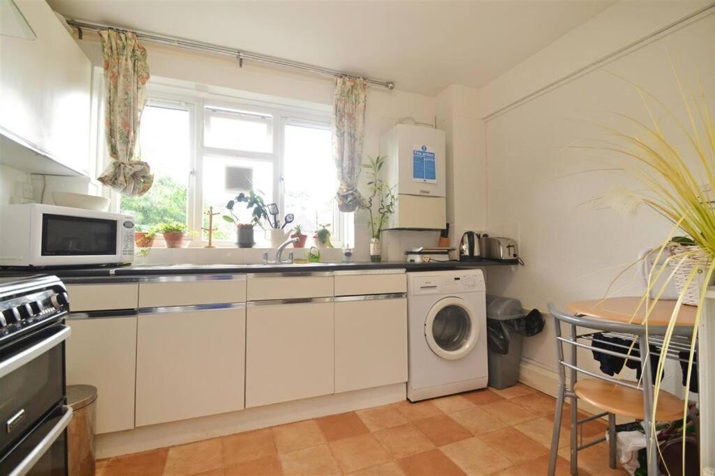 Lovely One Bed Apartment To Rent London Eksteriør bilde